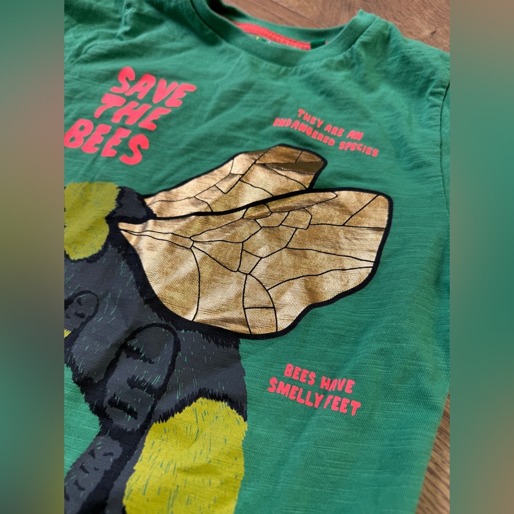 Mini Boden green “Save the Bees” tee, 6-7 years - Picture 4 of 4